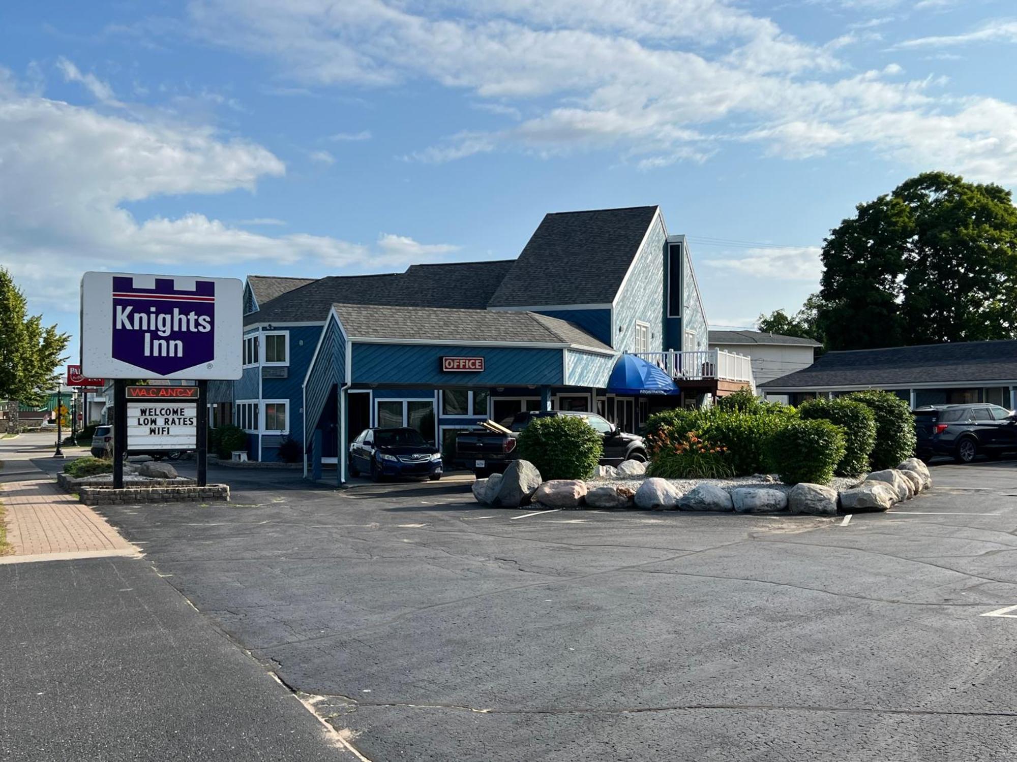 Knights Inn Mackinaw City Exterior foto