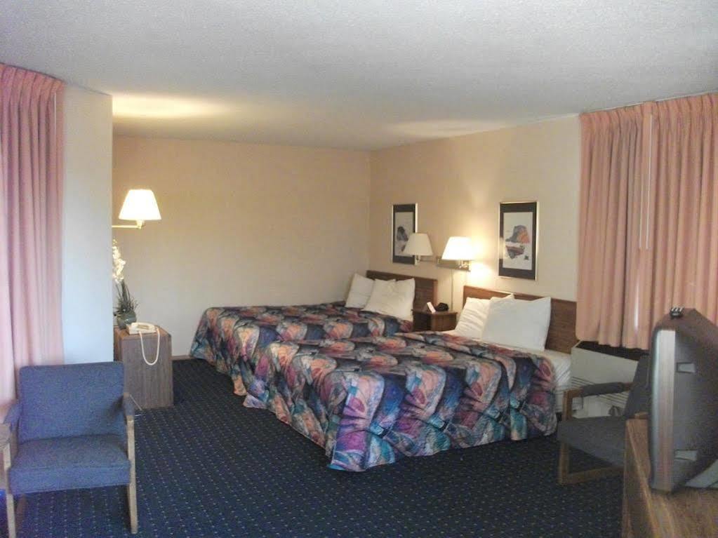 Knights Inn Mackinaw City Exterior foto