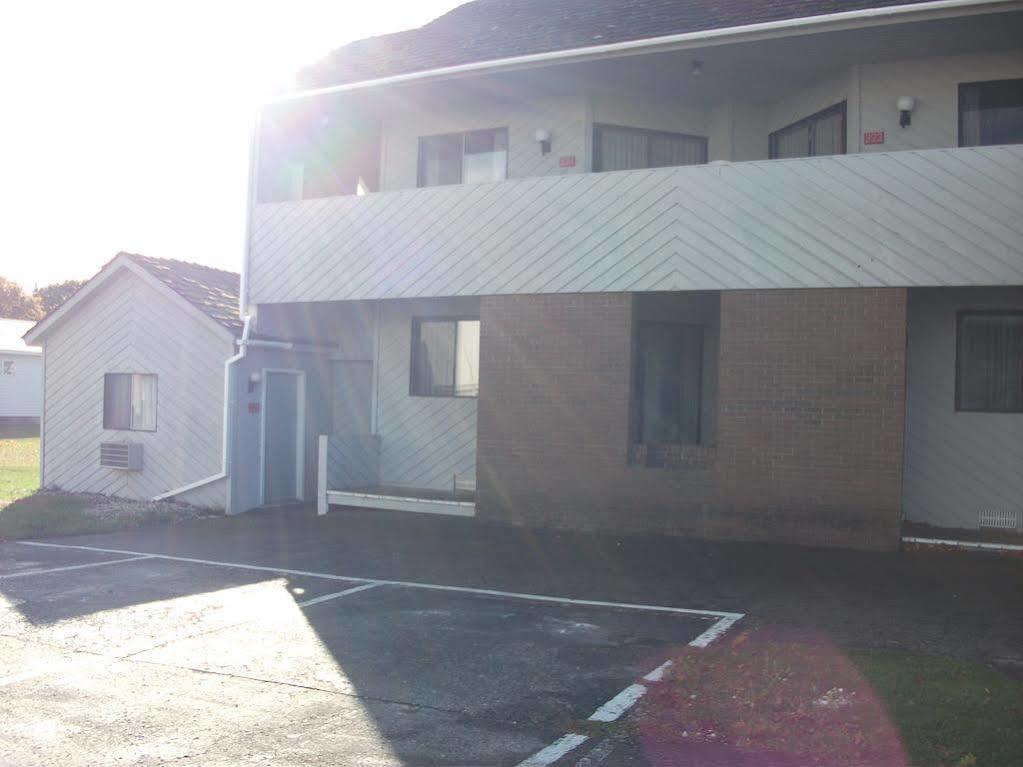 Knights Inn Mackinaw City Exterior foto
