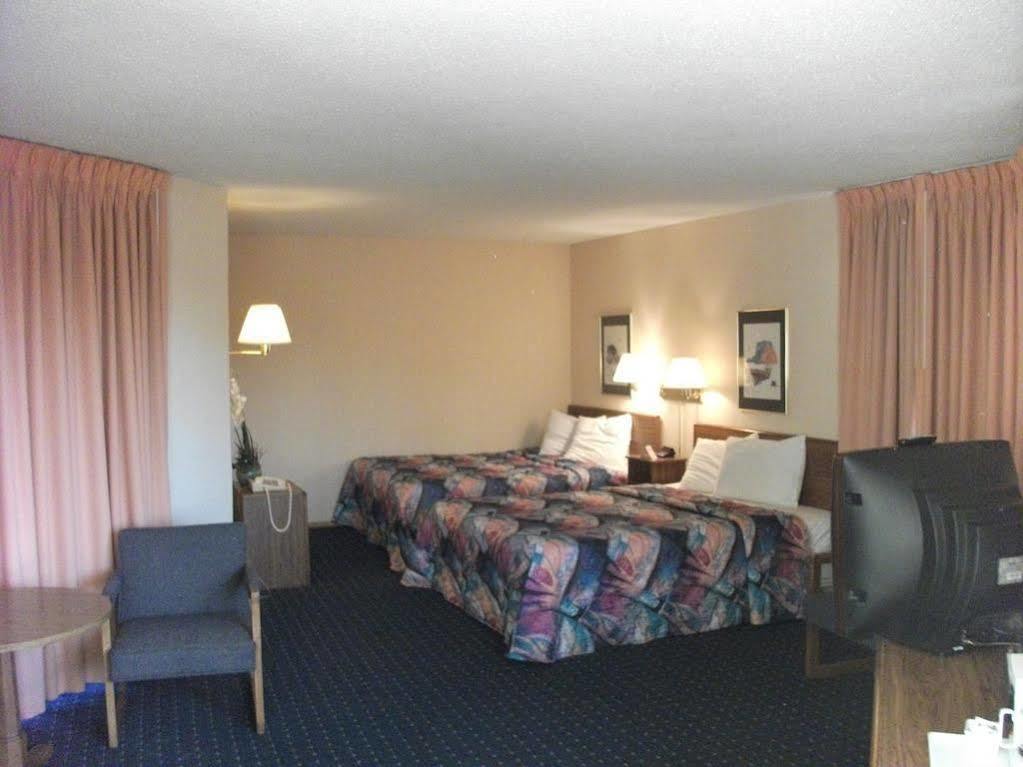 Knights Inn Mackinaw City Exterior foto