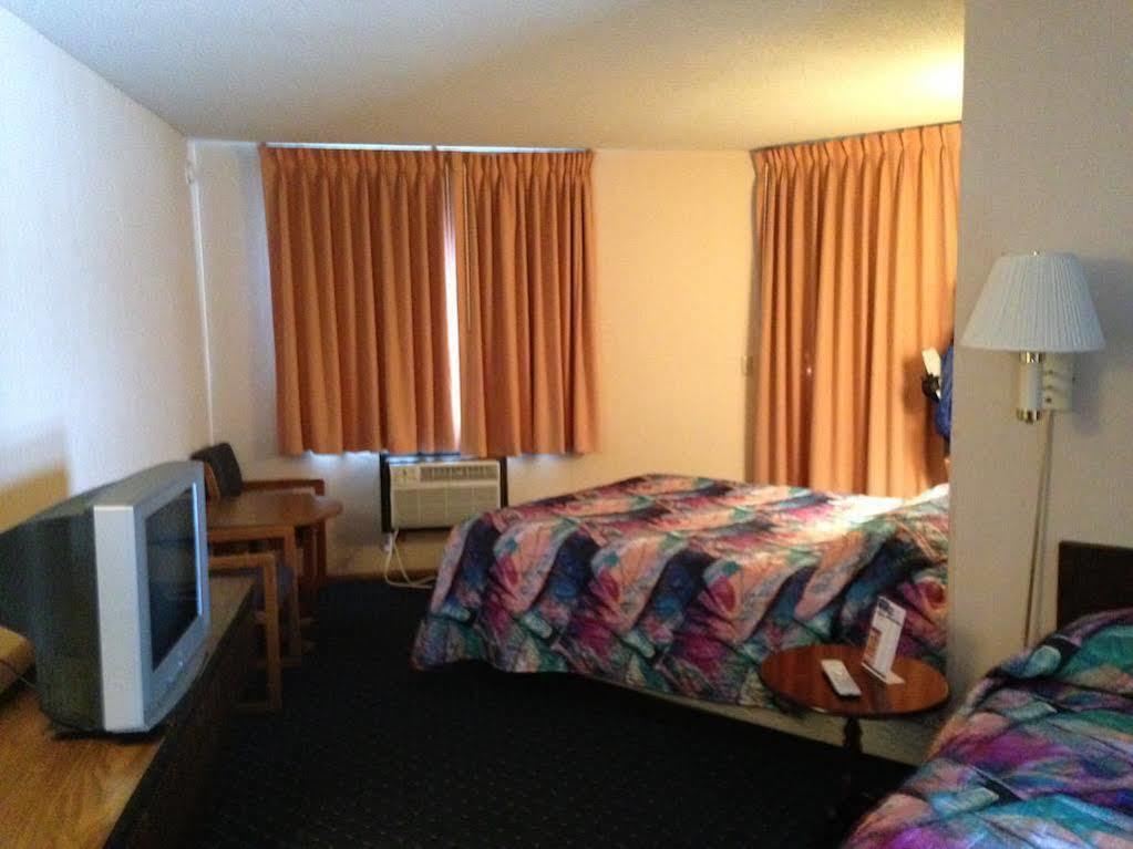 Knights Inn Mackinaw City Exterior foto